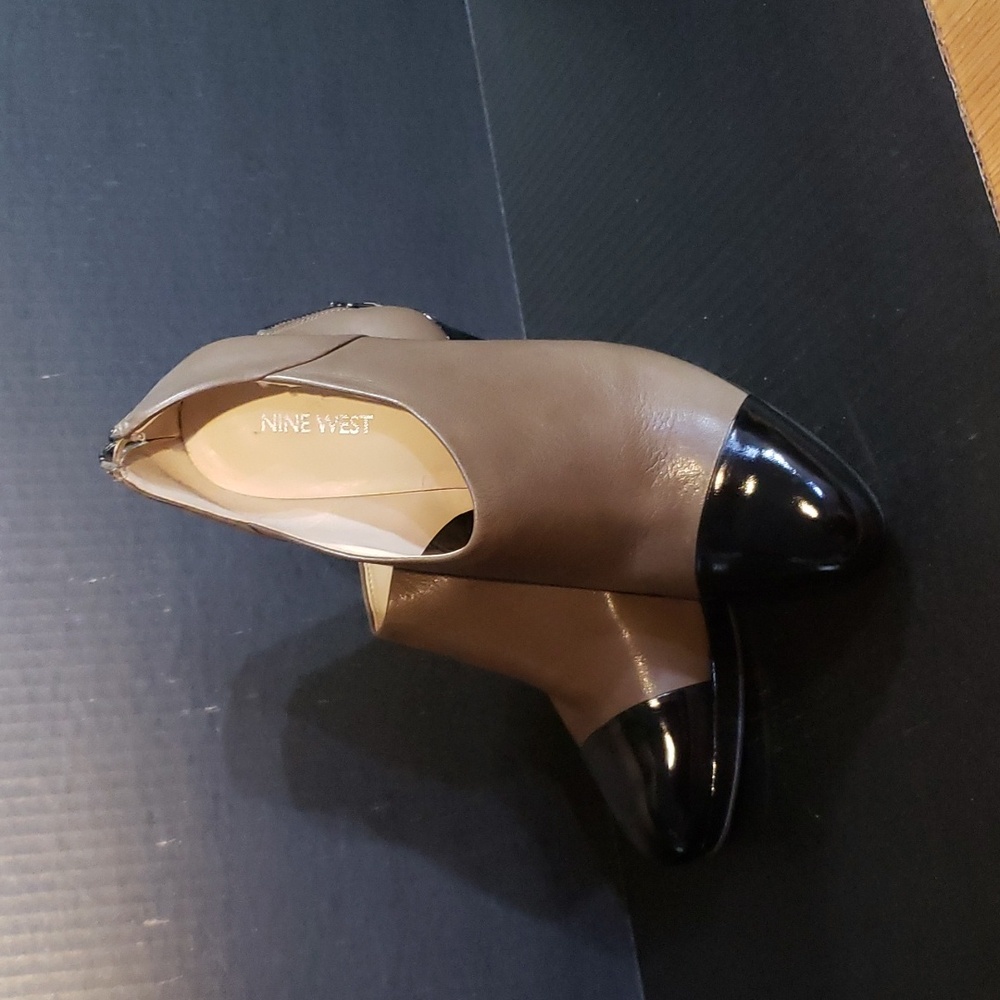 Nine West platform bootie. Size 9.5 Medium. Taupe and black.